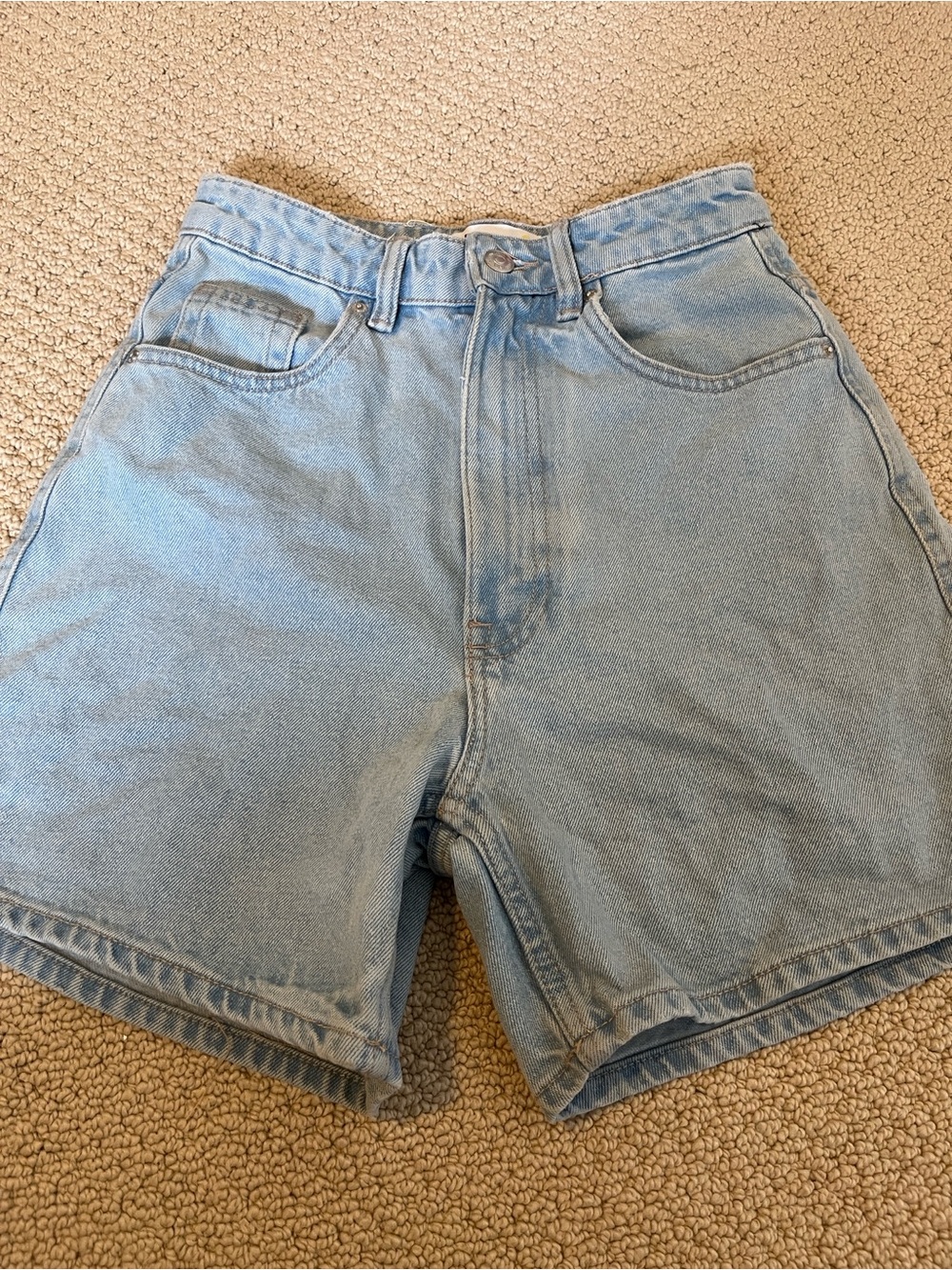 Zara High-Rise Denim Shorts Jean Carpenter Style light wash 2